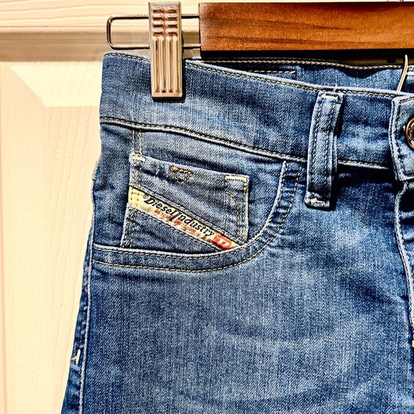 Size 25 Diesel Livier-Flare Jeans – Super Slim Flare Stretch Denim - Picture 7 of 14